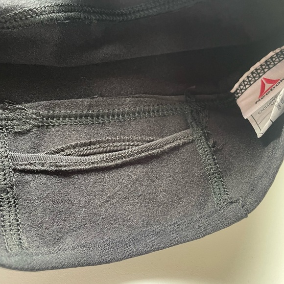 Unisex Reebok Active Black Beanie, NWT - Picture 4 of 8